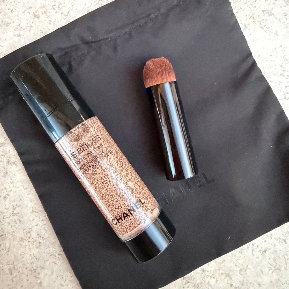 CHANEL Les Beiges Water-fresh Foundation - Light Tan BR22